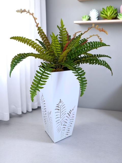 Kwietnik, donica ażurowa, profilowana, skośna, szerokość 25 x 25 cm Kwietnik, donica ażurowa, profilowana, skośna, szerokość 25 x 25 cm